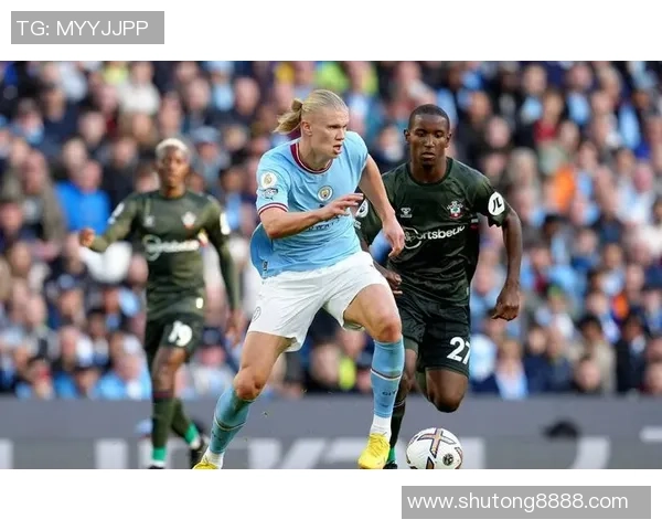 足球球星气质自拍展现独特魅力与自信风采 传递运动员的力量与优雅